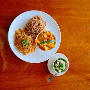 Com - RED CURRY CHICKEN