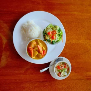 Com - YELLOW CURRY CHICKEN