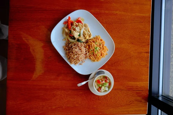 Com - HOT BASIL CHICKEN